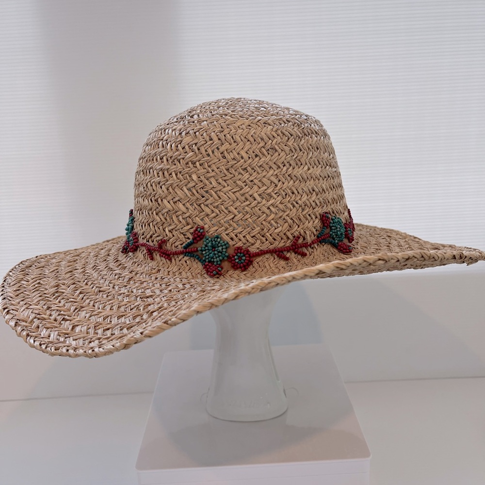 LIZ CLAIBORNE tan woven hat
